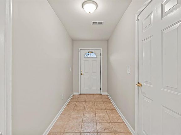 5th image of 1366 Bayswater Dr
