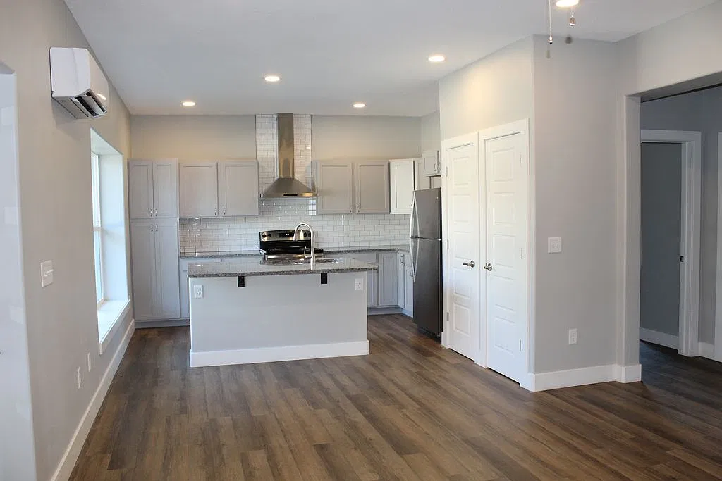 2 bed, 900 sqft, $995 — Photo 3
