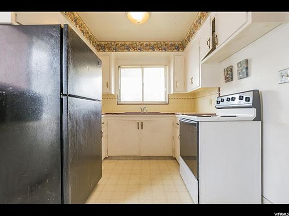 5th image of 828 Genesee Ave