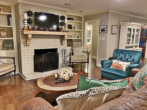 5th image of 1310 Pinecrest Dr
