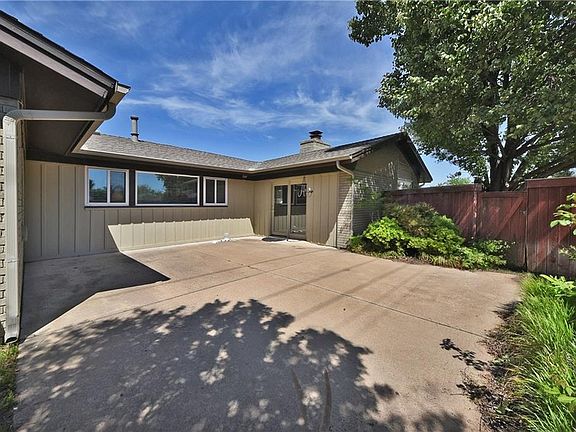 3rd image of 1300 Andover Ct