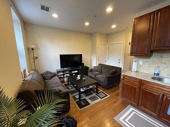 3rd image of 983 N 5th St APT 3