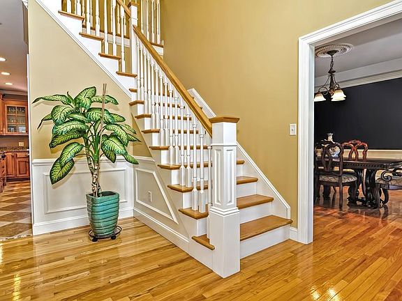5th image of 7 Hales Pond Ln