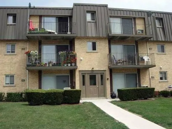 577 Fairway View Dr APT 2L, Wheeling, IL 60090