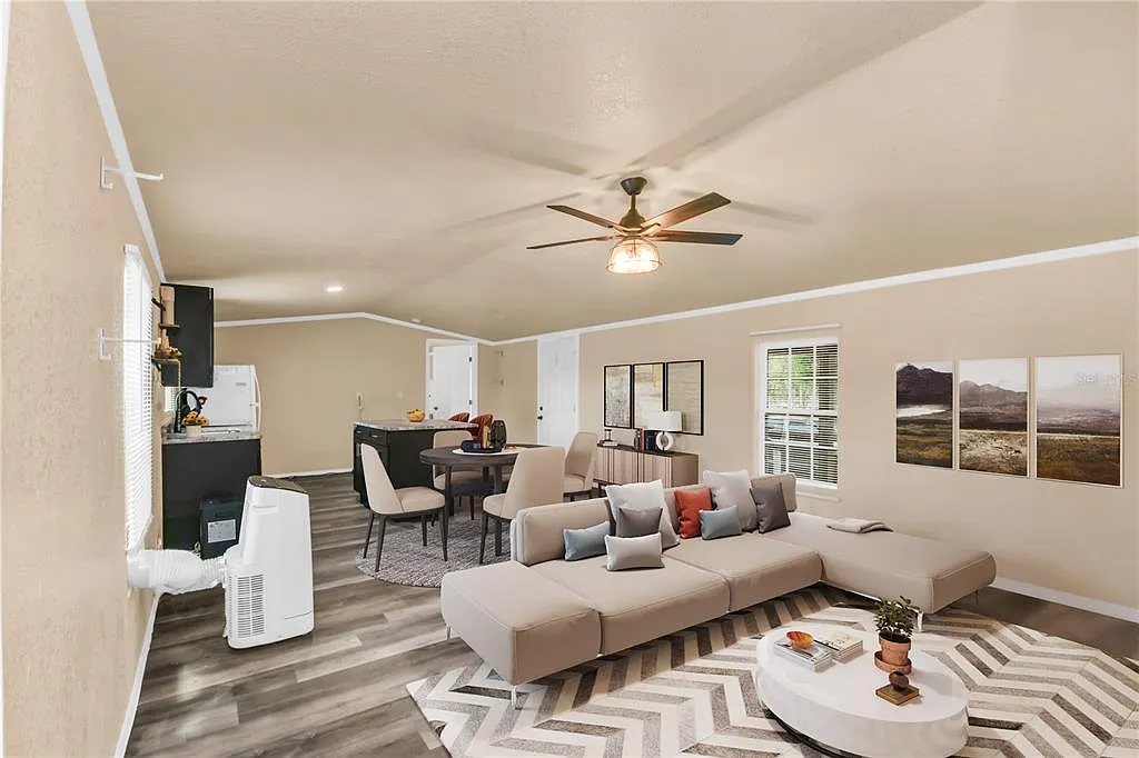 3 bed, 2.0 bath, 1216 sqft, $2,000 — Photo 3