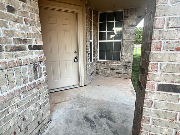 2nd image of 911 W Griggs Way