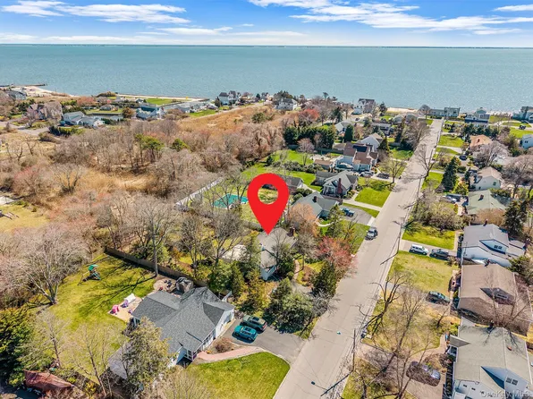 223 Connetquot Road, Bayport, NY 11705