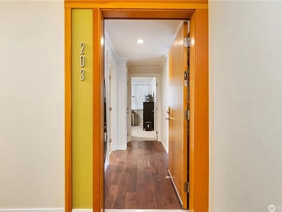 3rd image of 326 Queen Anne Ave N #N