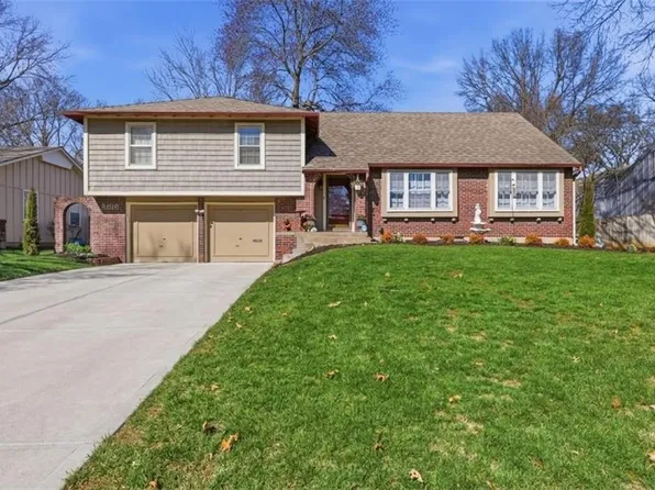 8108 W 72nd St, Overland Park, KS 66204