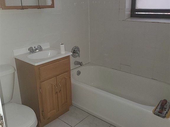 5th image of 3919 N Pine Grove Ave #3923-1S