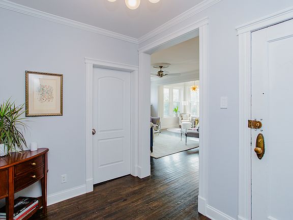 4th image of 1400 W Elmdale Ave APT 3E