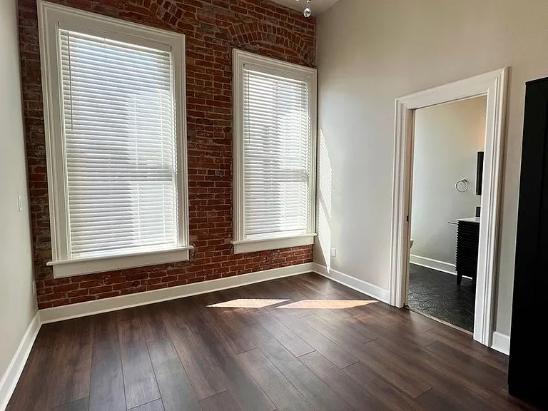 116 E 4th Ave — Photo 6