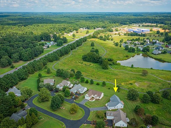 5th image of 60 Old Field Rd