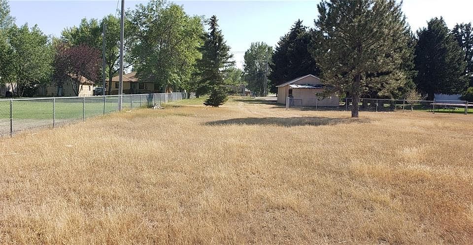 1st image of 921 Wicks Ln