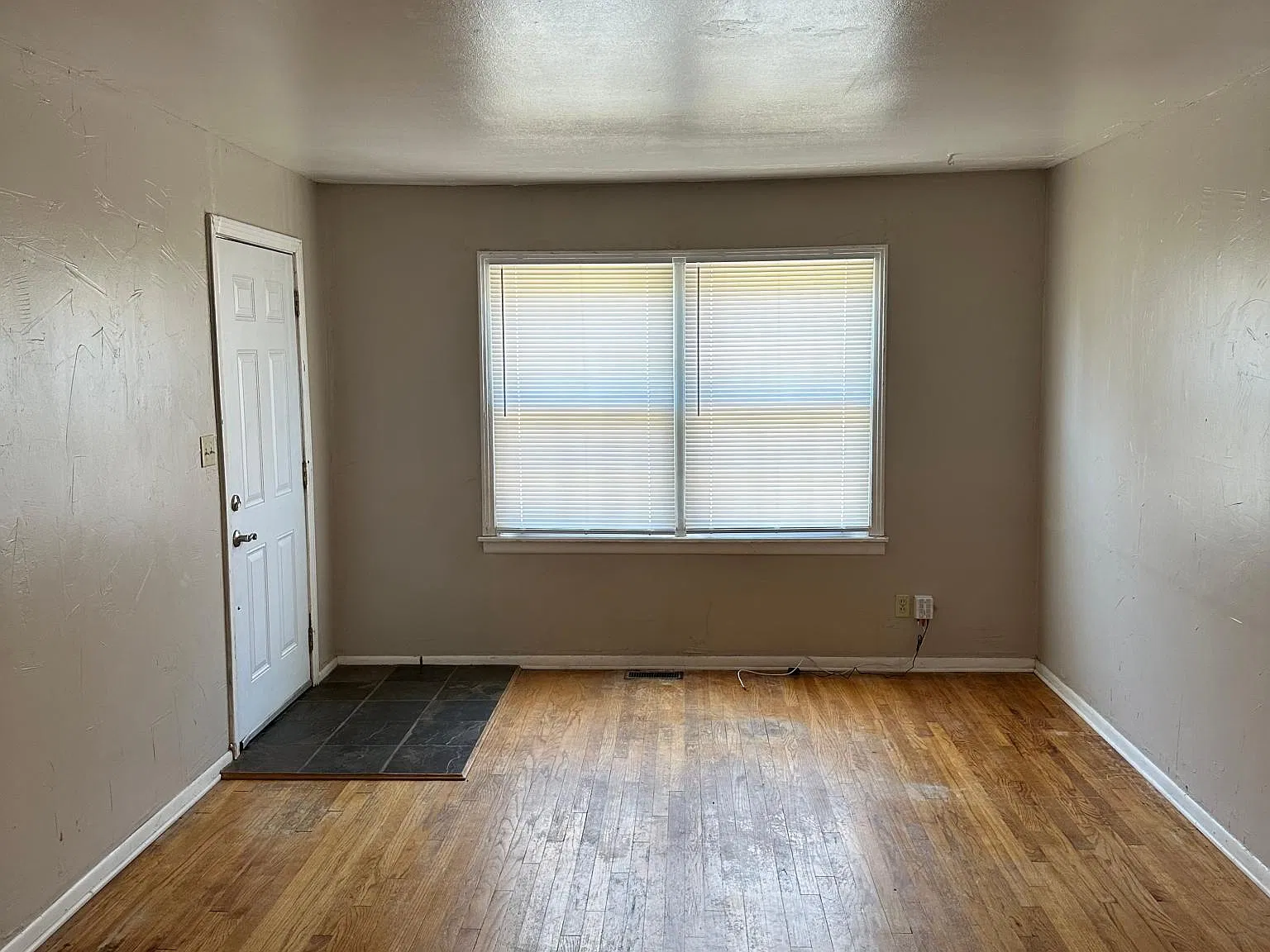 3 bed, 1100 sqft, $1,250 — Photo 3
