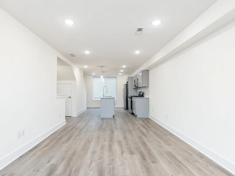 978 N 8th St #8 — Photo 5