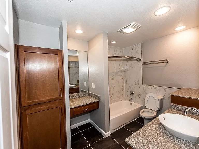 Axiom Apartments — Photo 26