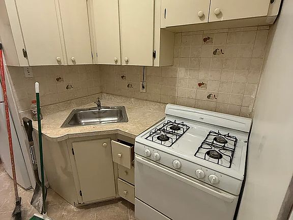 2nd image of 659 Bradford St #2R