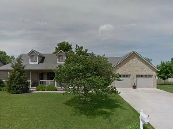 221 Colonial Ct, New Berlin, IL 62670