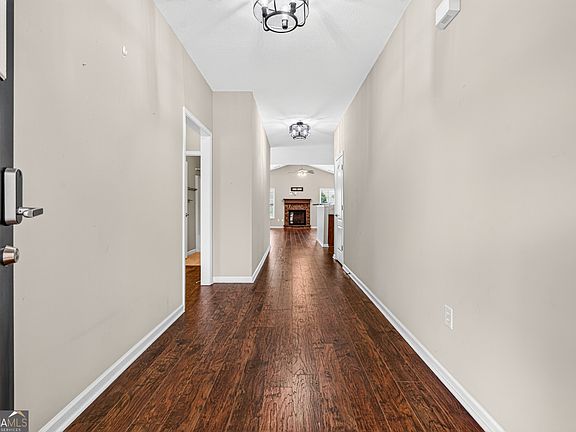 3rd image of 305 Victory Cir
