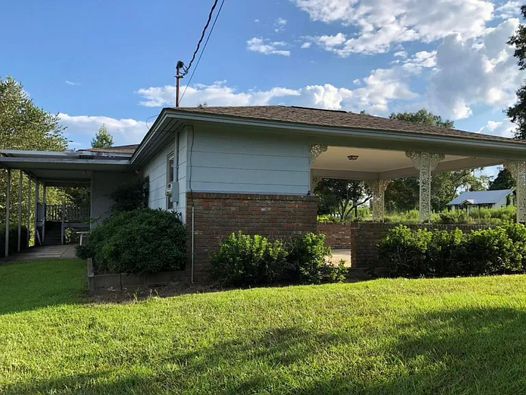 8732 Highway 493 — Photo 2