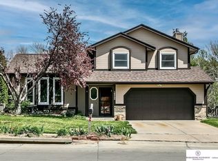 16200 Rolling Ridge Rd, Omaha, NE 68135