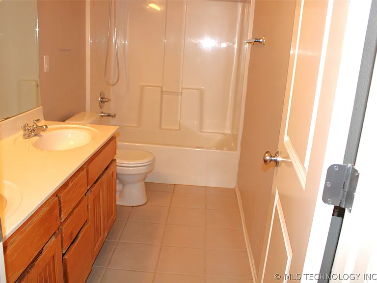 12007 S Cedar Ave — Photo 11