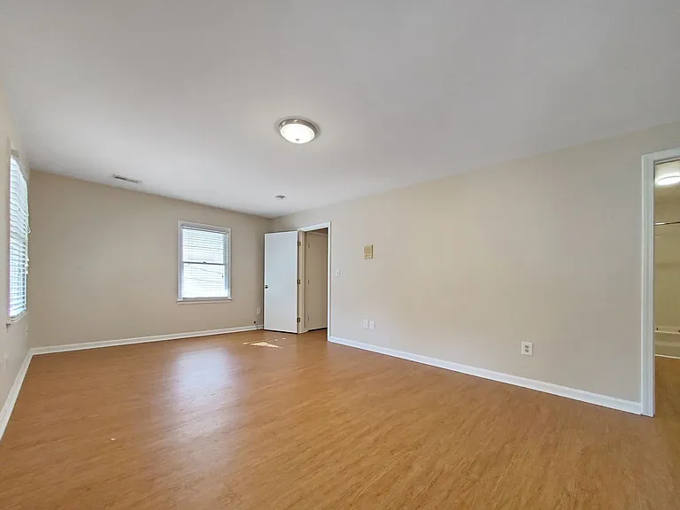 504 University Rdg — Photo 11