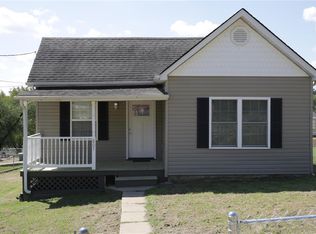 807 Stewart St, De Soto, MO 63020