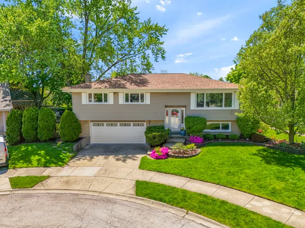 217 Robin Ln, Wood Dale, IL 60191