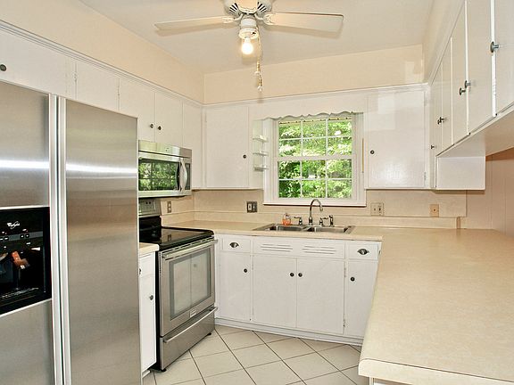 5th image of 2912 Woodthrush Dr
