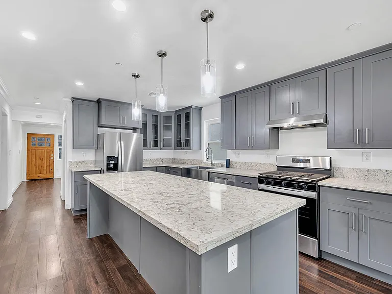 2880 W 14th St — Photo 8