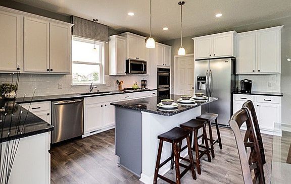 Kitchen, with appliances including Samsung refrigerator, gra