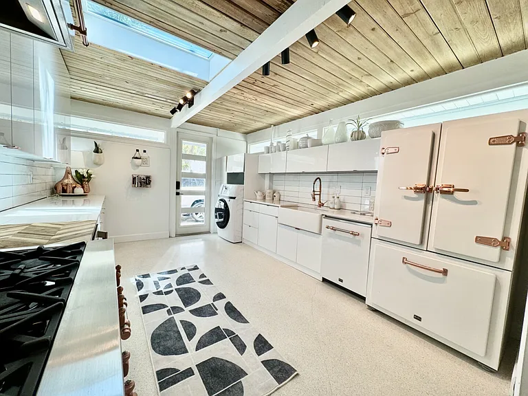 Commonwealth Dr — Photo 10
