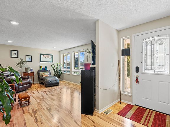 5th image of 844 Bonnie Brae Dr