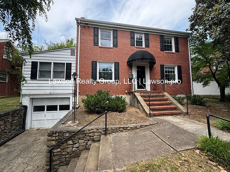 2425 Fairway Dr SW — Photo 2