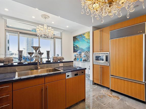 3rd image of 1425 Brickell Ave APT 45C