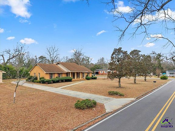 2nd image of 308 Rosewood Dr