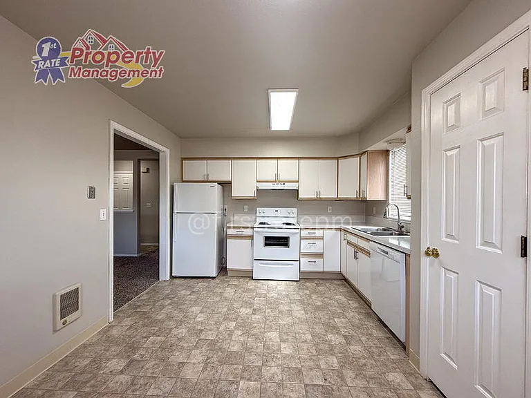 5679 W Dorian Ln — Photo 10