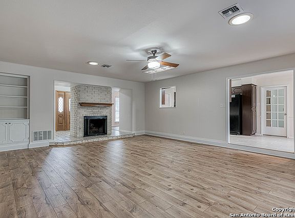 5th image of 2707 Roundleaf Ct
