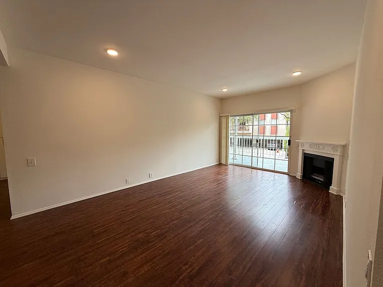 Elegant 2BR/2BA Retreat with Massive Private Patio Minutes from Beverly Hills — Photo 6