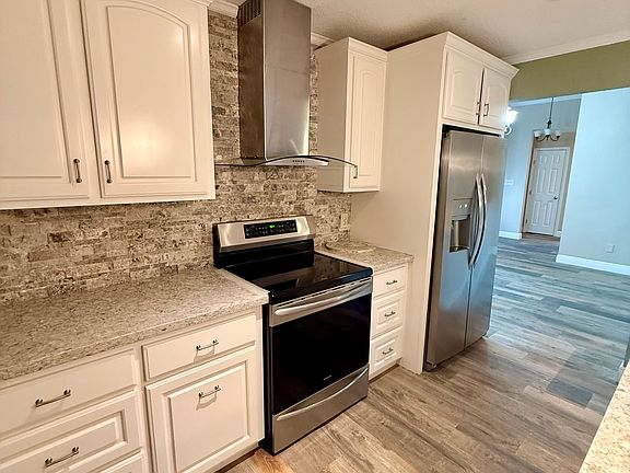4th image of 2604 International Ave
