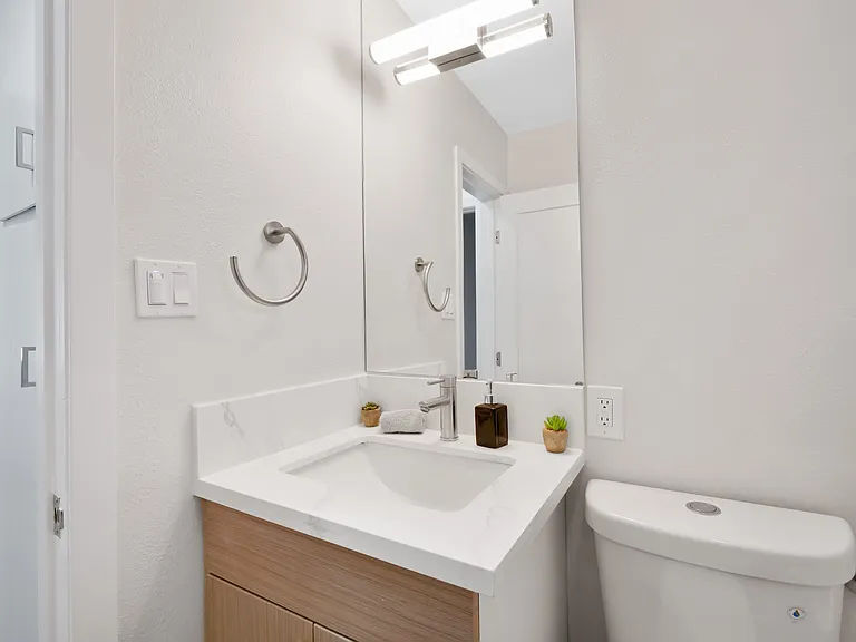 419 N Broadway — Photo 27