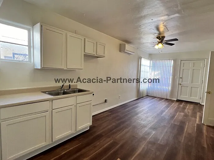 239 N Grande Ave — Photo 11
