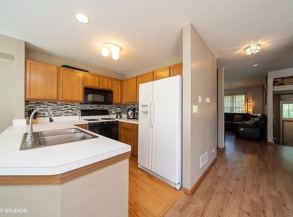 4th image of 2795 Woodmere Dr