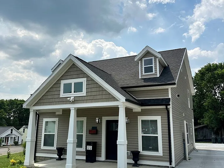 522 Addison Ave — Photo 2