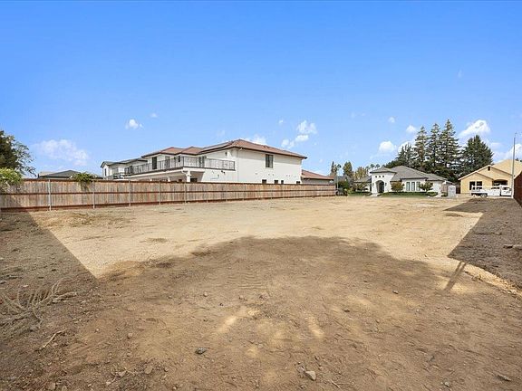 5th image of 2380 Interlaken Ct