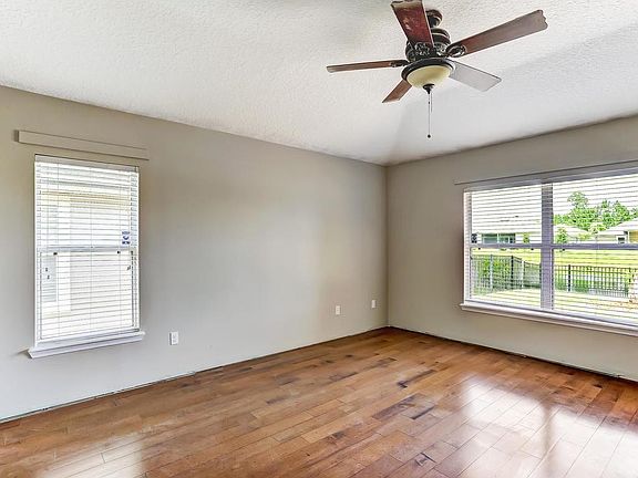 5th image of 32595 Sunny Parke Dr