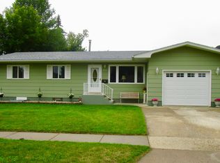 1014 4th St NE, Devils Lake, ND 58301