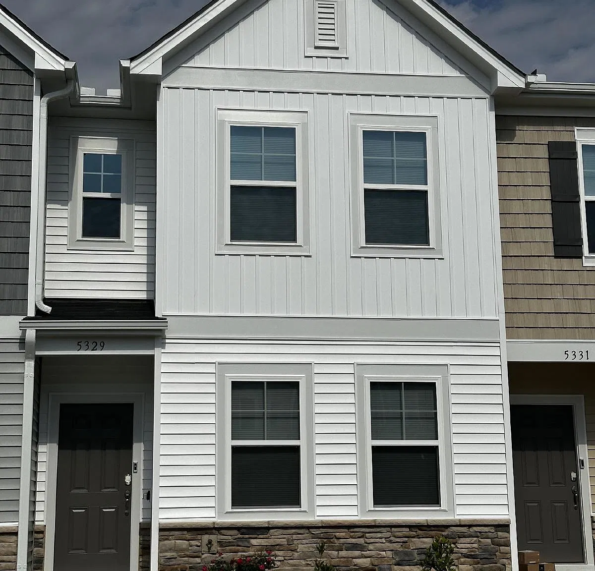 2 bed, 2.5 bath, 1370 sqft, $1,800 — Photo 3
